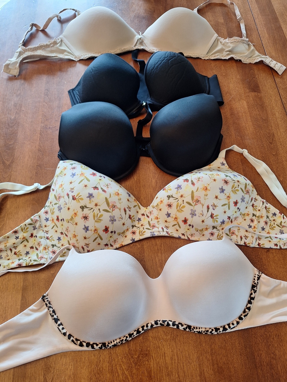 Victoria's Secret Bra Set in Black, Cream, Floral, White